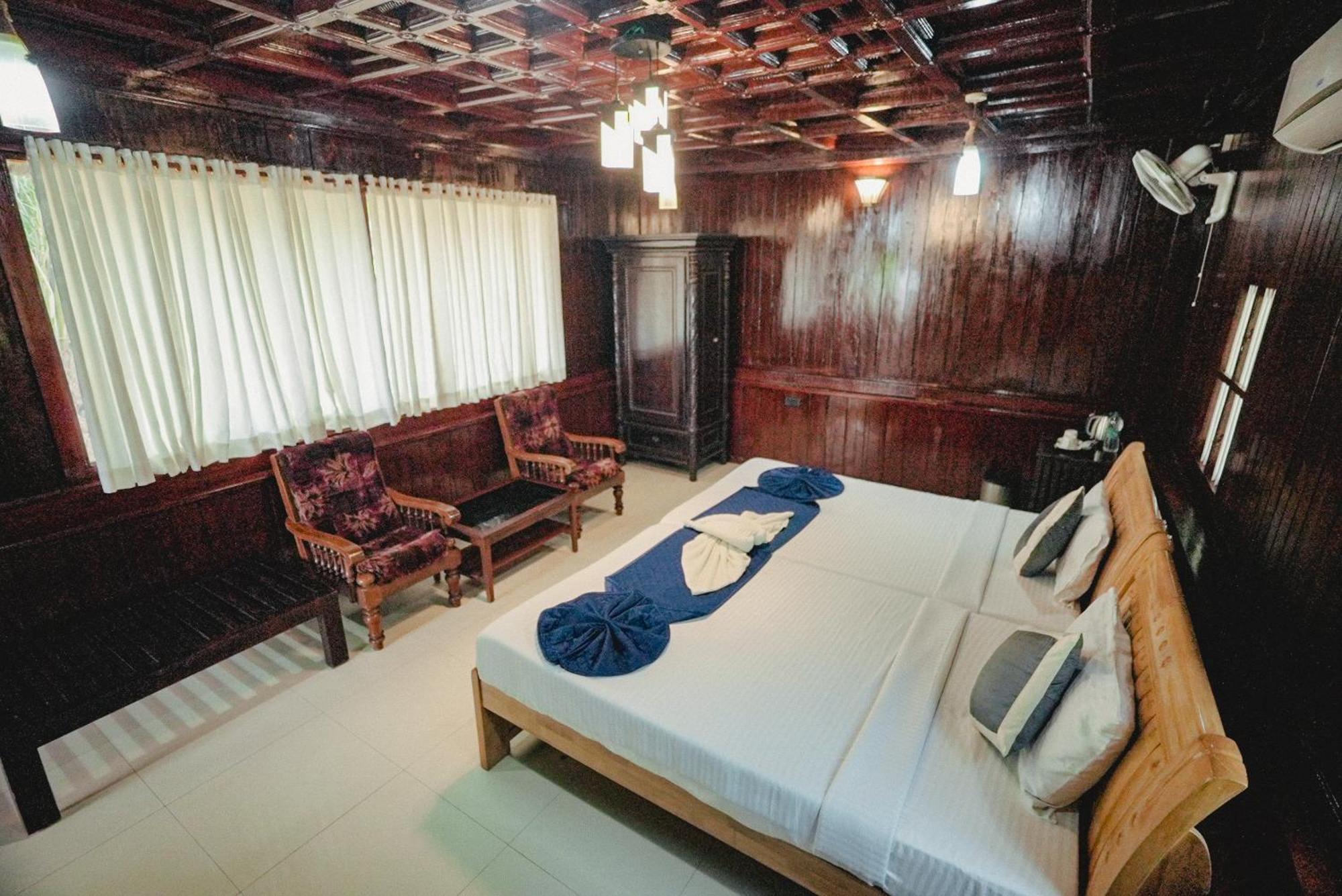 Raja Park Beach Resort Varkala Esterno foto