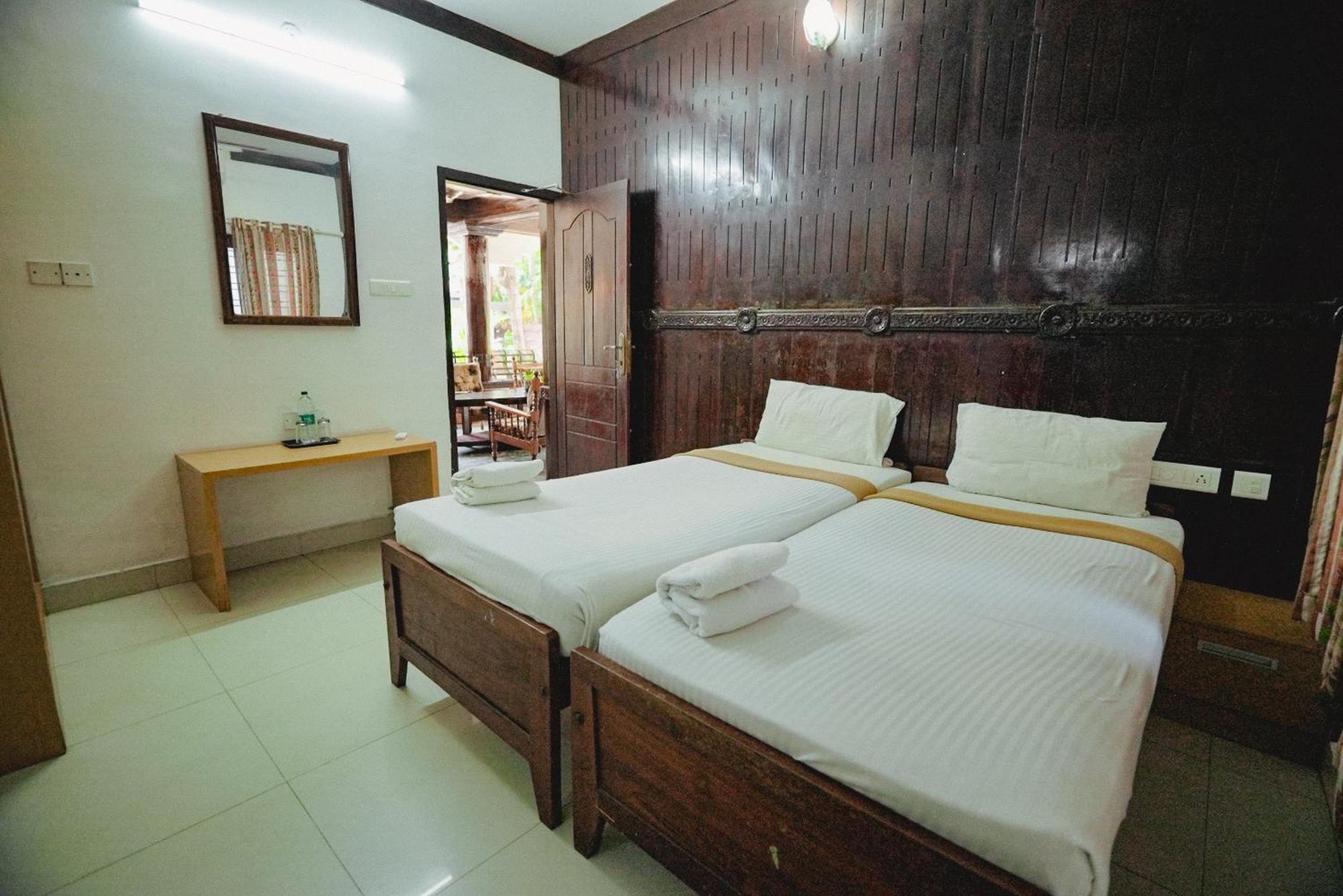 Raja Park Beach Resort Varkala Esterno foto
