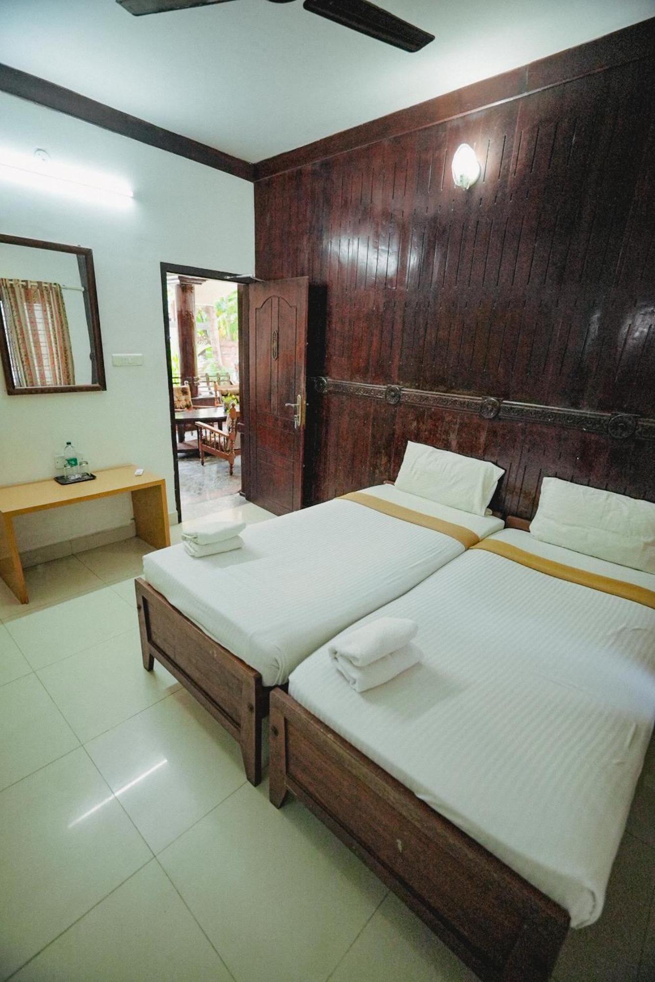 Raja Park Beach Resort Varkala Esterno foto