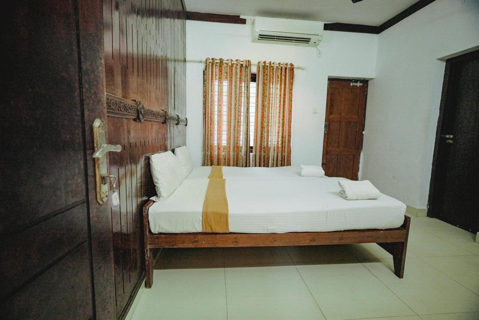 Raja Park Beach Resort Varkala Esterno foto