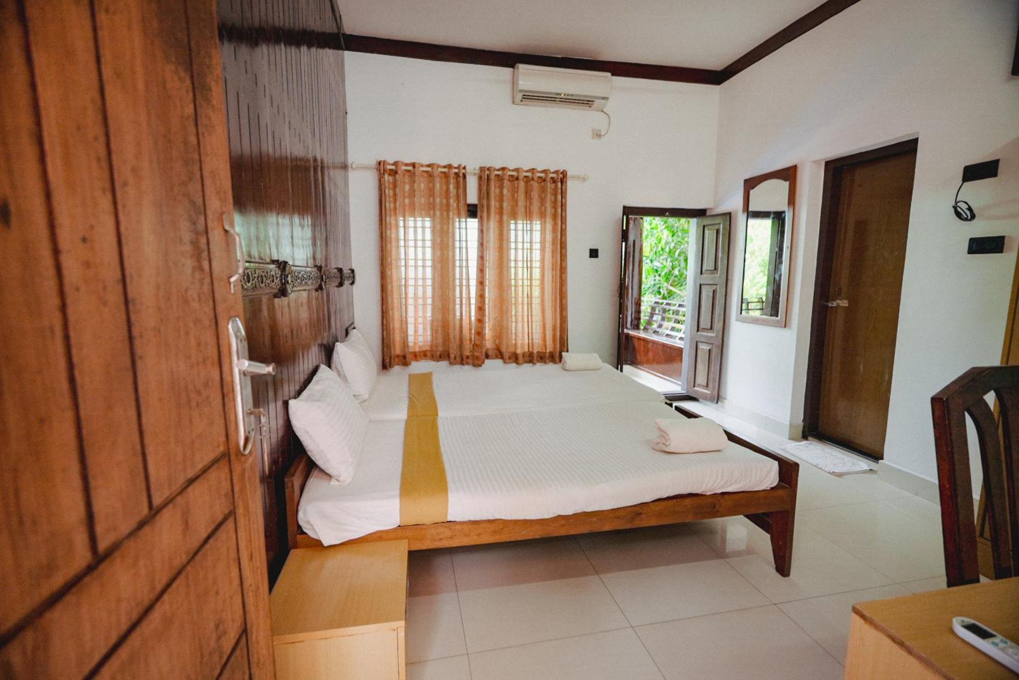 Raja Park Beach Resort Varkala Esterno foto