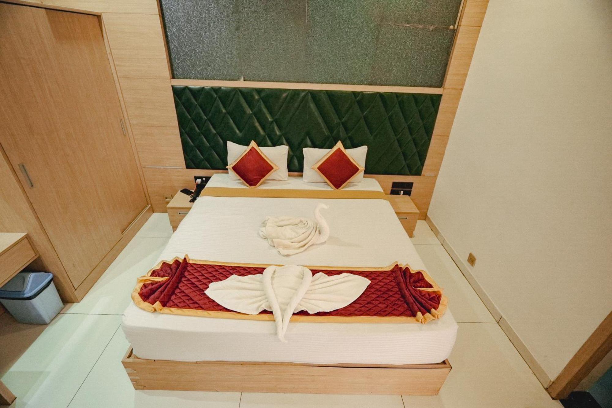 Raja Park Beach Resort Varkala Esterno foto